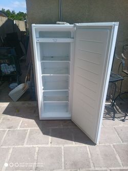 Stand up Deep freezer / not a refrigerator