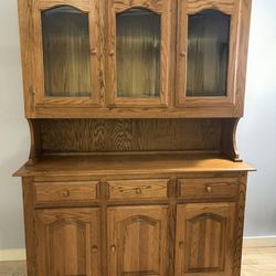 Beautiful vintage Oak breakfront/hutch
