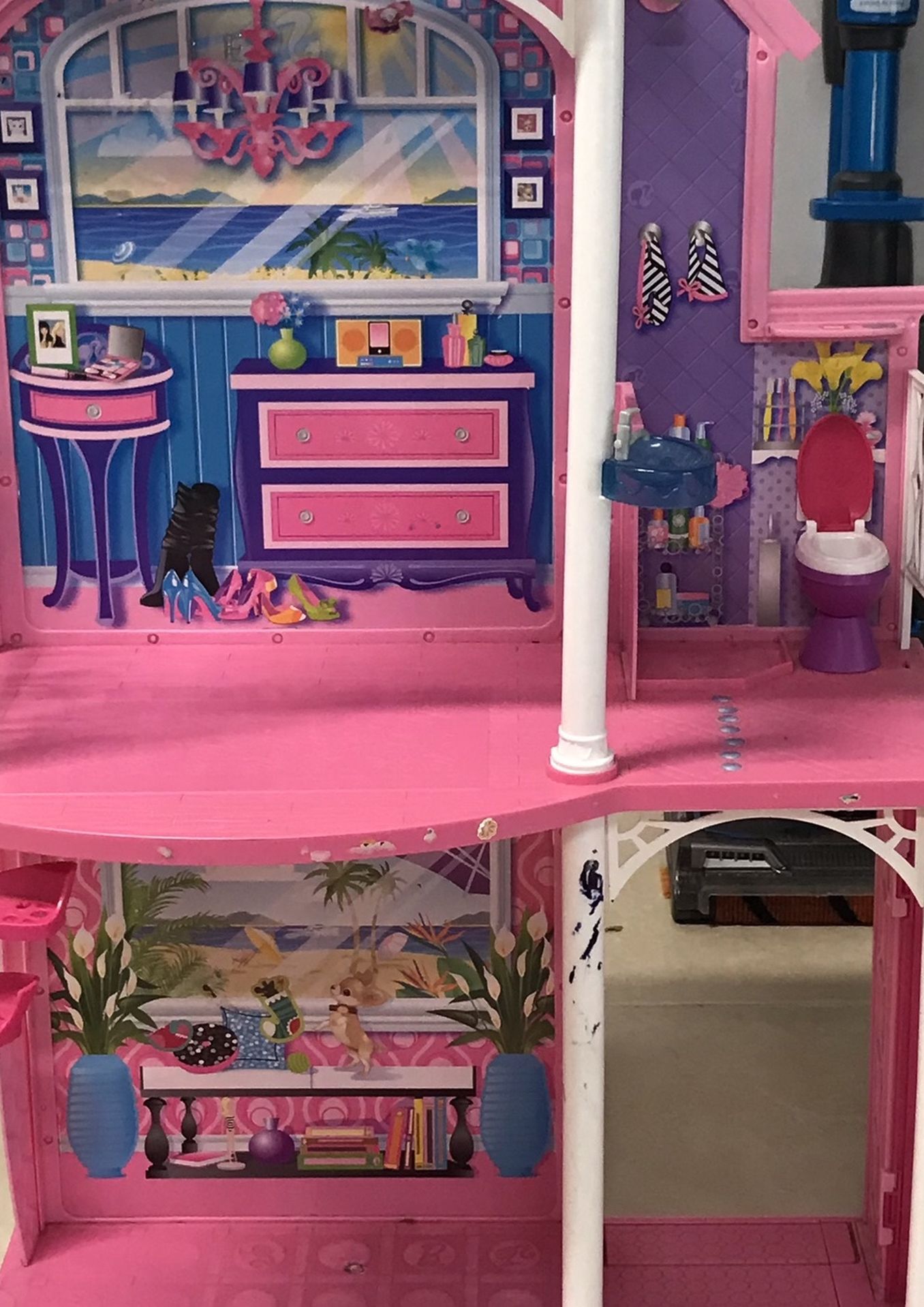 Barbie House, 30 Barbie Dolls and Box Of Cloths