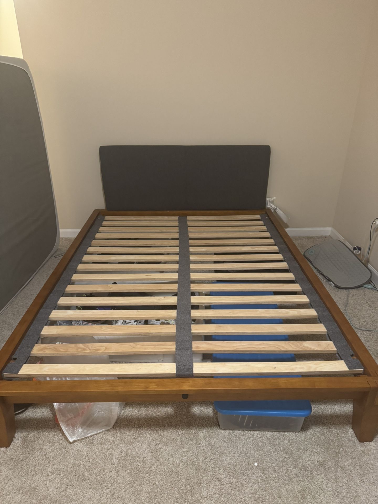 Queen bed Frame Thuma