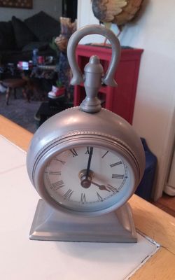 DECORITIVE METAL CLOCK