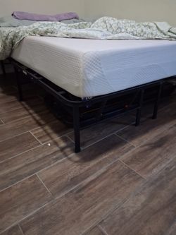 Cama ,peinador y cajonero