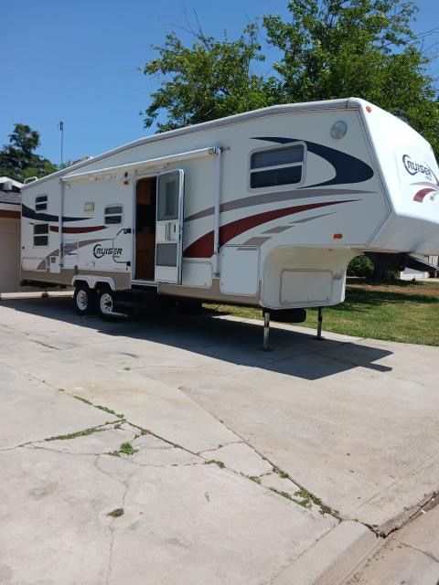 2003 Cruiser 5th Wheel 31 Ft for Sale in Calimesa, CA - OfferUp