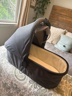 Price Drop! UPPAbaby Bassinet and compatible Bassinet Stand!