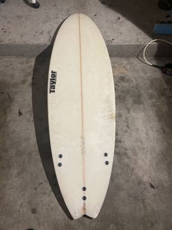 5’9” Taylor surfboard
