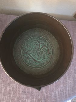 Om Tibetan singing bowl