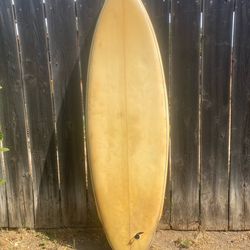 Single fin surfboard