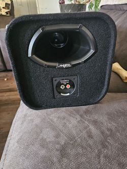 Skar Audio SK10IBV Loaded Subwoofer Enclosure