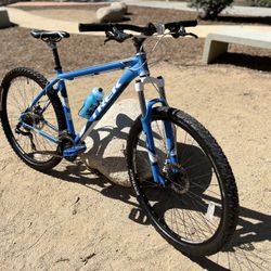 TREK WAHHOO 29’ER HYBRID TALL BIKE