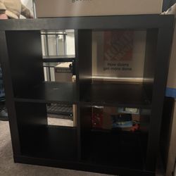 Small Cute Shelf  ( $25 Pick Up Only @ Carlita rd ) 
