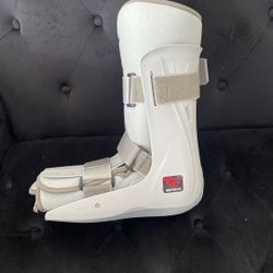 Breg Walking Boot Size Large 