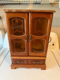 Vintage wood jewelry box