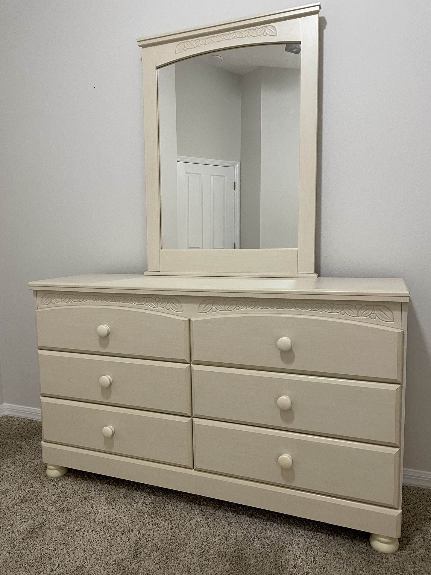 Girl’s Dresser w/Mirror and Twin-sized Sleigh Bed Frame