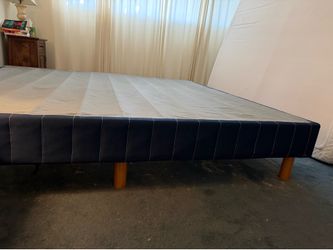 Wayfair king size bed foundation / frame