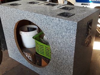 Custom laminated 18" speaker box