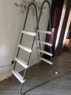 Escalera de piscinas