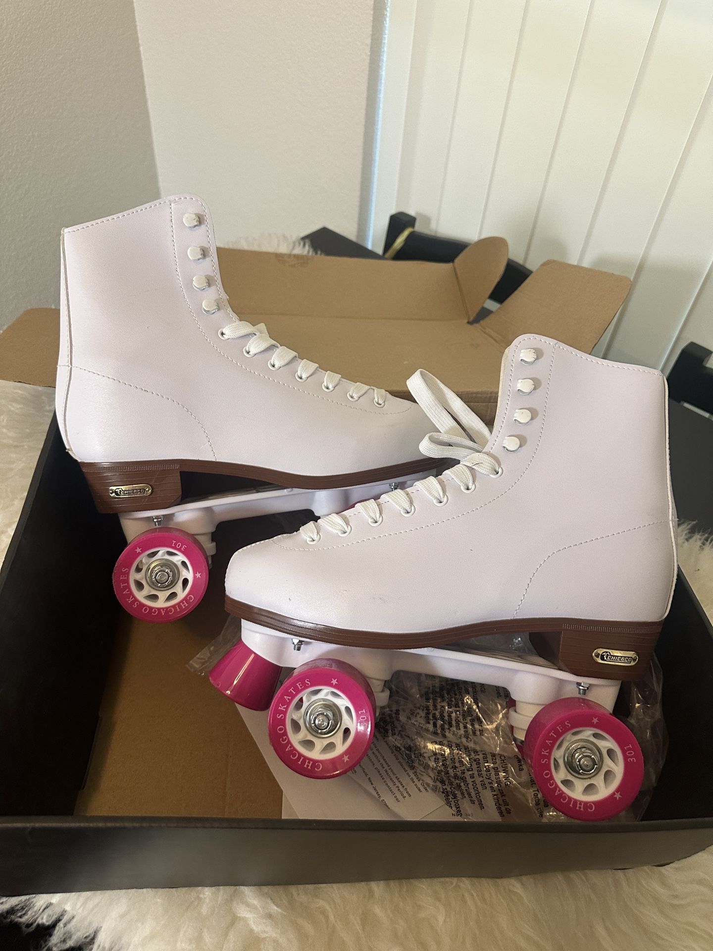 New Chicago rink rollerskates size 9