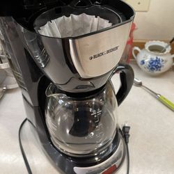 Black &Decker 12 Cup Programmable Coffee Maker, Duralife Carafe, Easy-View Water Window, Removable Filter Basket.
