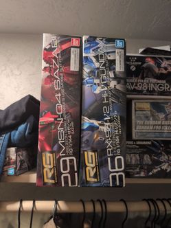 RG Hi-nu & Sazabi Gundam kits