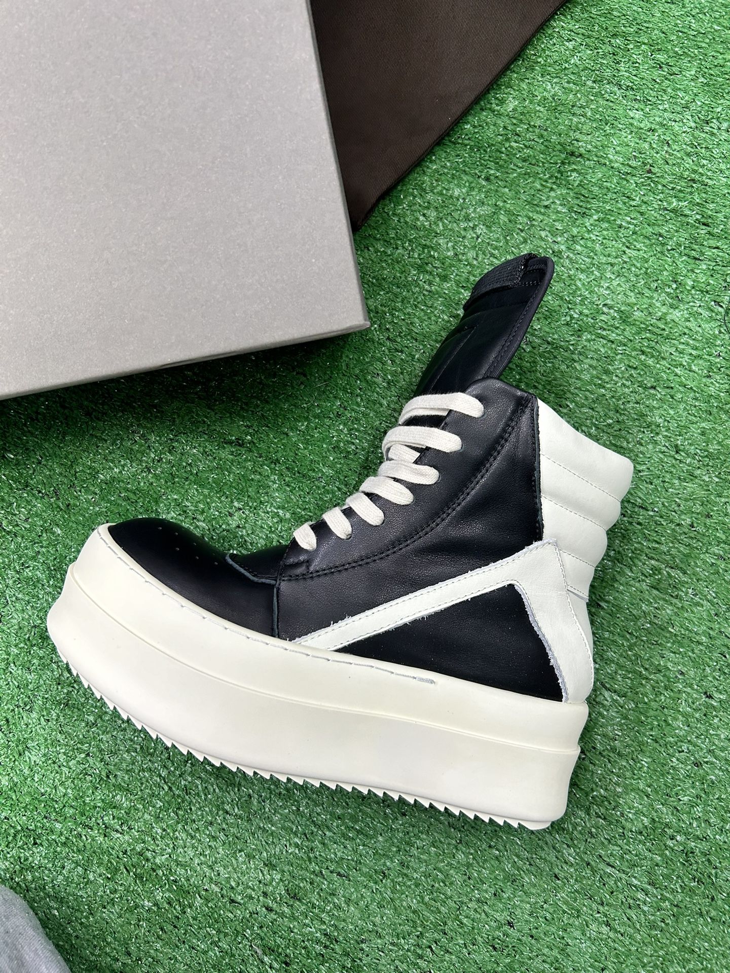 RICK OWENS Black Mega Bumper Geobasket Sneakers for Sale in RICK OWENS Black Mega Bumper Geobasket Sneakers for Sale in