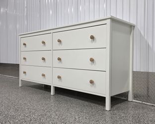 Beautiful White 6-Drawer Storage Dresser