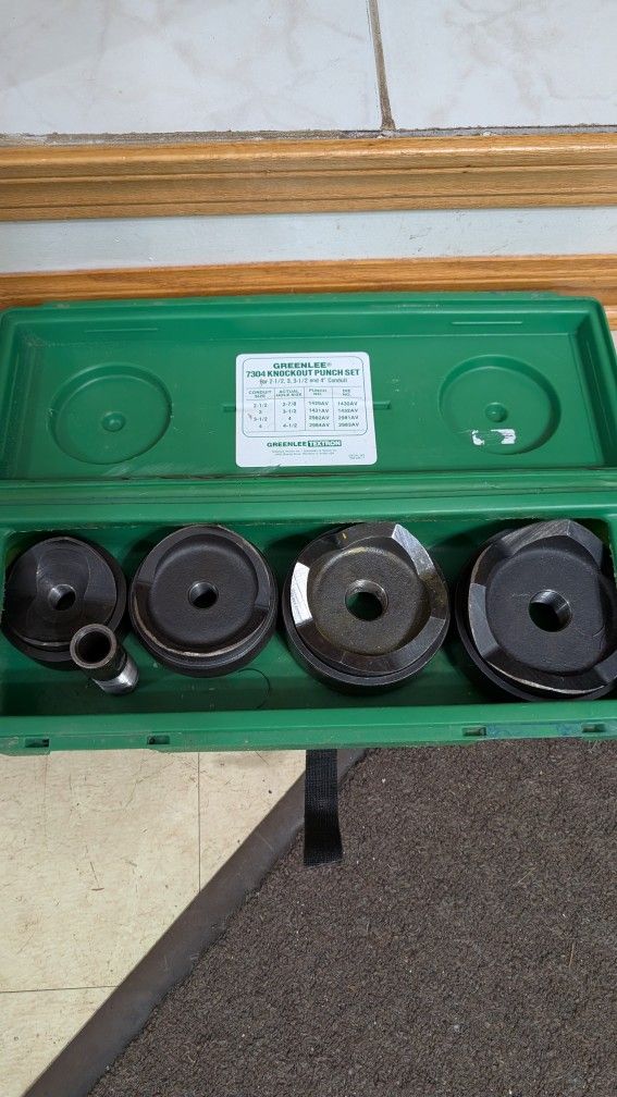 Greenlee 2 1/2" to 4" knockout punch set