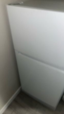 Brand new white GE REFRIGERATOR 85$ obo