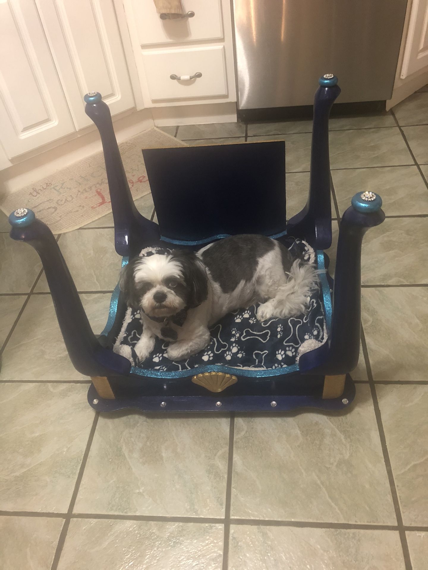 Cute Pet Bed/End Table (Dog/Mat Not Included)