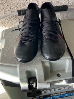 Soccer shoes size 8