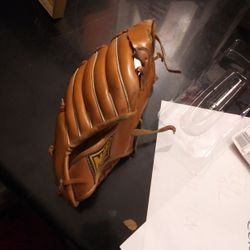 Baseball glove