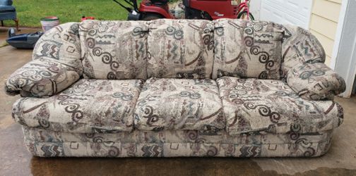 Mathis brothers full size couch moving must sell paid 1299 18months ago 200obo