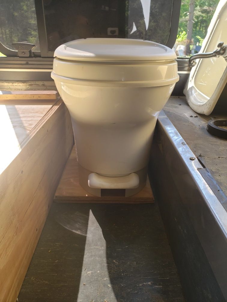 Portable toilet