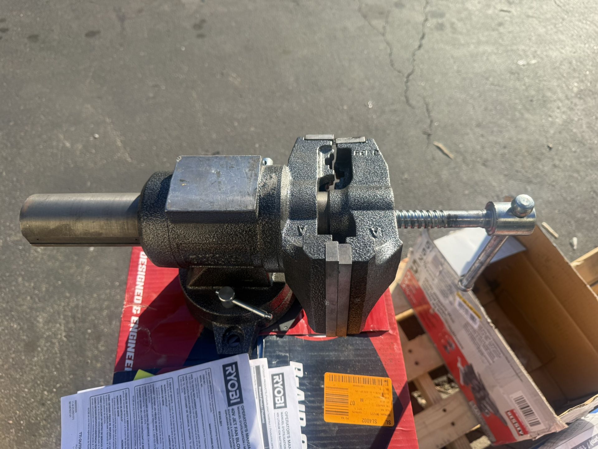 BESSEY 5 in. Multi-Purpose Rotating Pipe and Bench Vise with Swivel Base