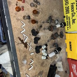4th Gen 95-99 Maxima Assorted Bulbs And Trim