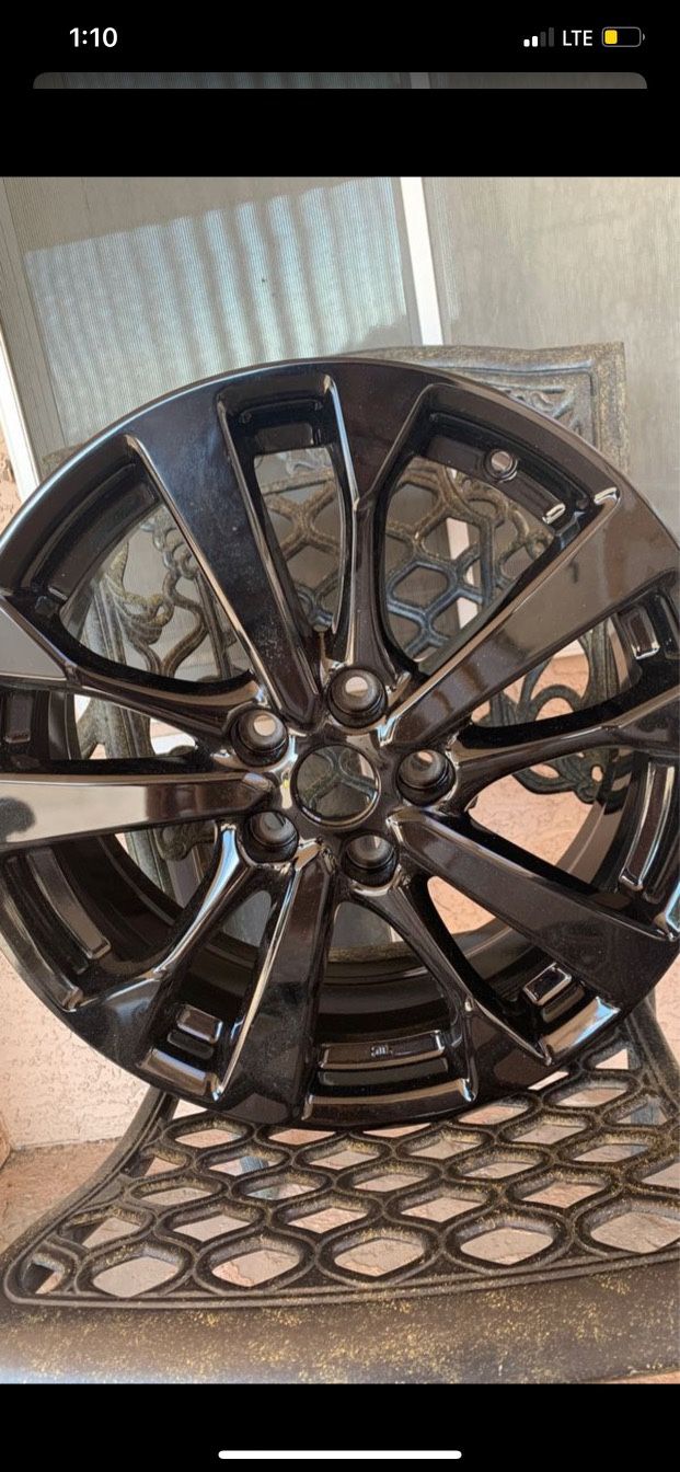 Altima Rim: 18x7/ Gloss Black