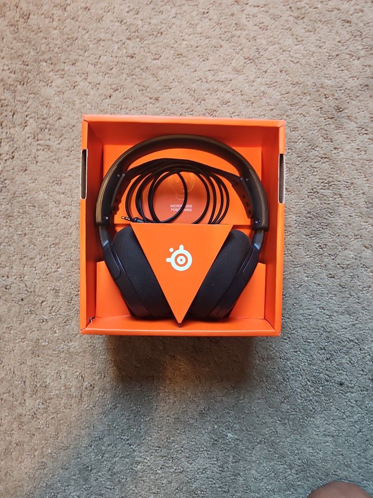 Steelseries Arctic Nova 1 Gaming Headphones