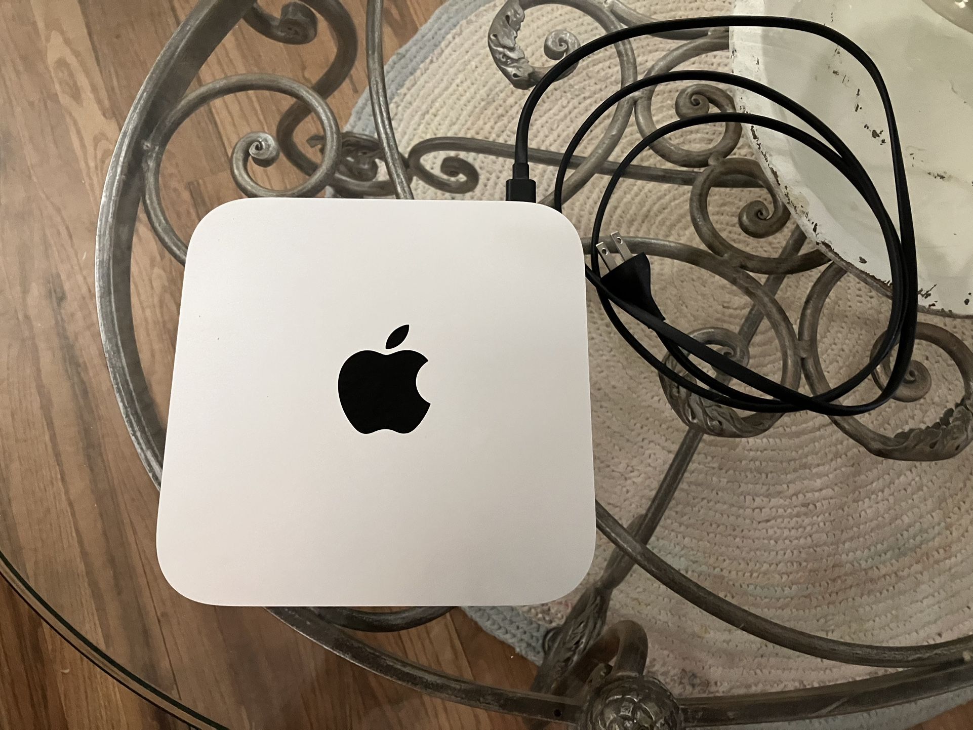 Mac mini M1 Late 2020 with 8GB RAM, 256 GB memory
