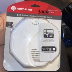 New! FIRST ALERT 2 IN 1 CARBON MONOXIDE SMOKE ALARM . In new  condition. Located Off lake mead & Simmons area asking  $15