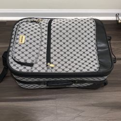 Carry-on Size , 21.6 Inches , Like New 