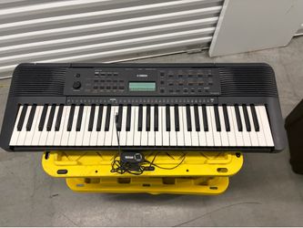 Yamaha YPT270 PSR-E273 61-Key Keyboard with Power Adapter in like new condition
