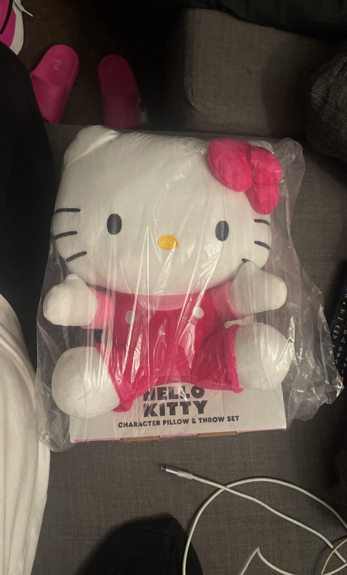 Hello Kitty Pillow N Throw Set