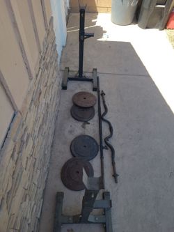 Weight  plates and squat bar