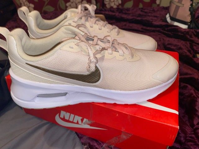 SZ 11 EVERYTHING ON MY POST IS DOOR PICK UP PLEASE 