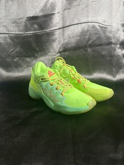 Marvel Athletic Shoe 6