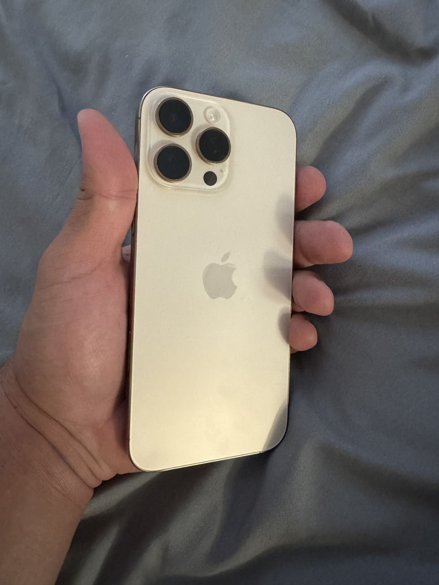 iPhone 15 pro max - gold 256 GB