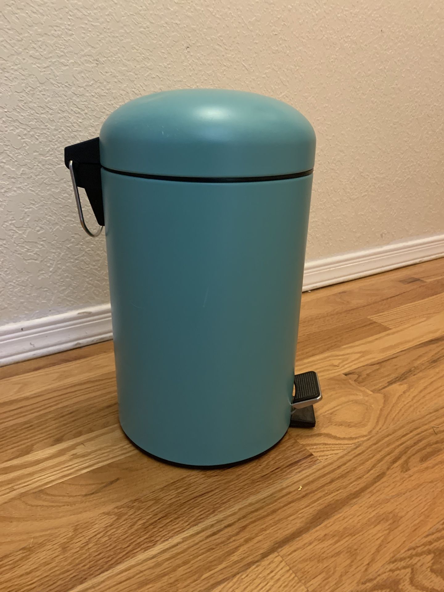 Pottery Barn Trashcan With Lid