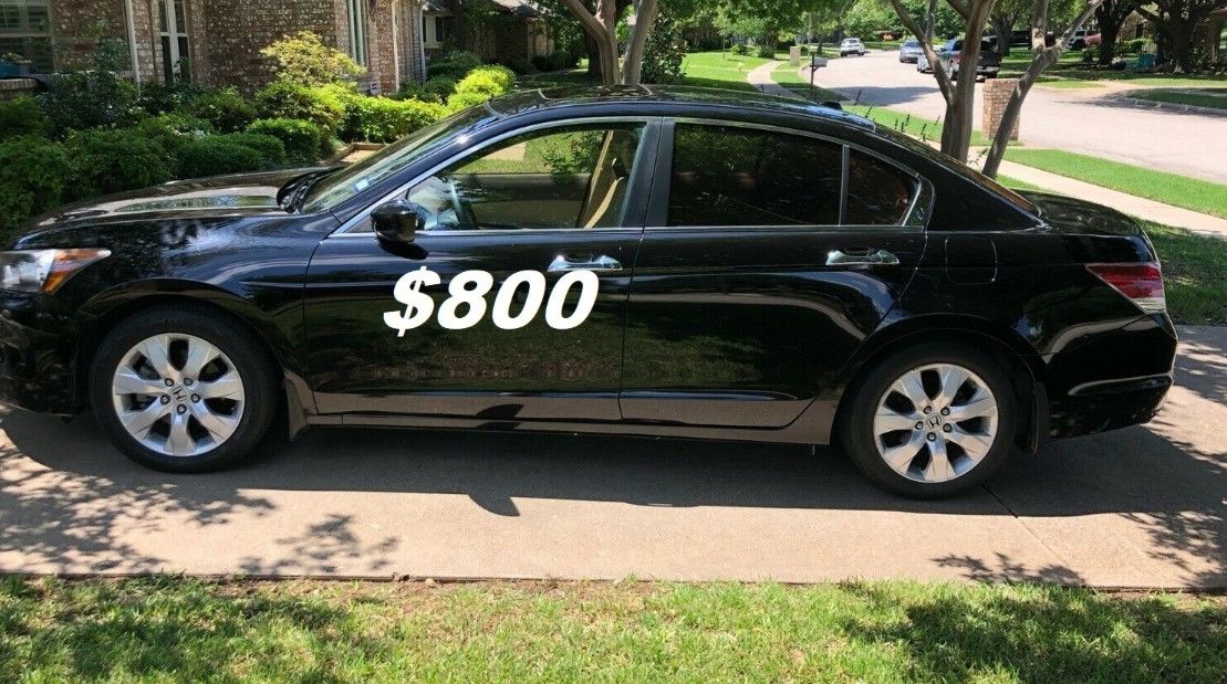 $8OO I'm seling URGENTLY my family car 2OO9 Honda Accord Sedan Super cute and clean in and out.