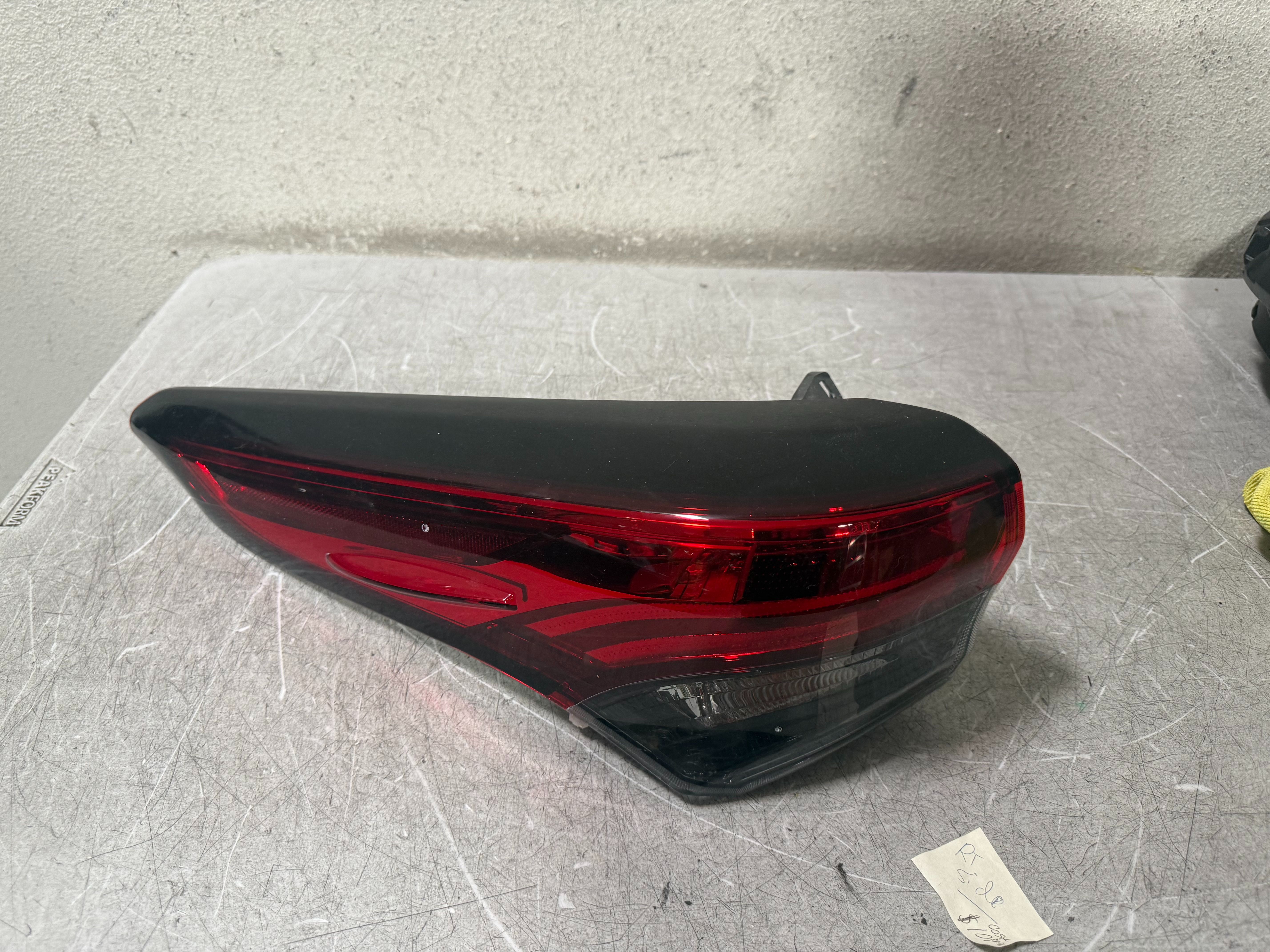 TOYOTA HIGHLANDER LEFT TAILLIGHT 2023