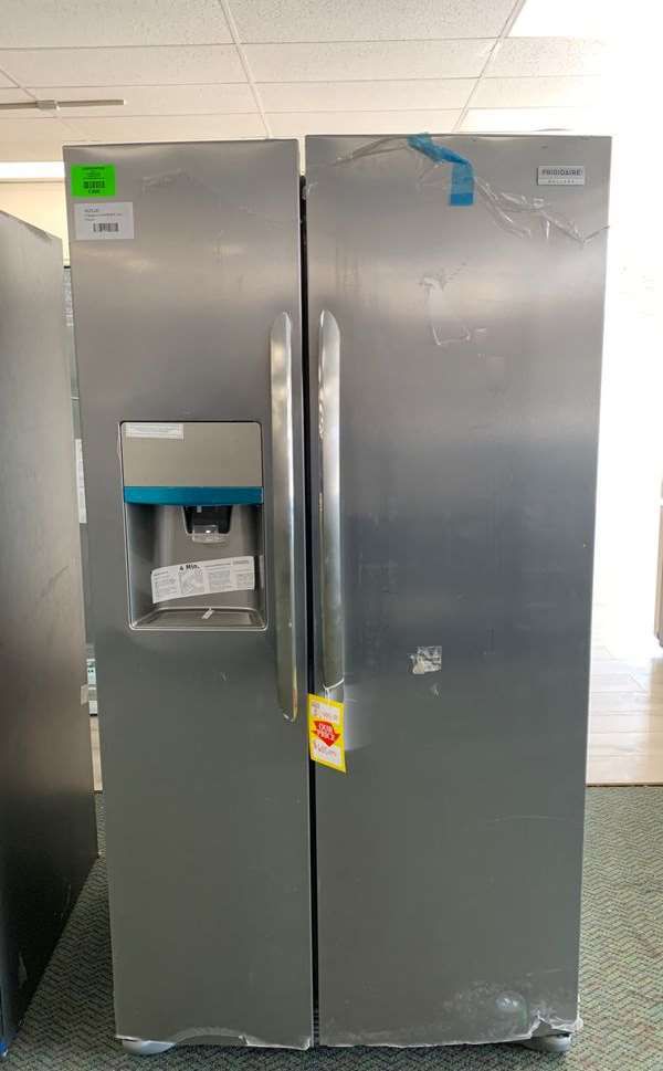 Frigidaire side by side refrigerator!! NEW!! Comes with Warranty 9OWX