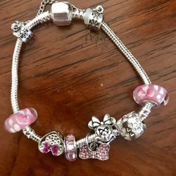 Fashion charm bracelet